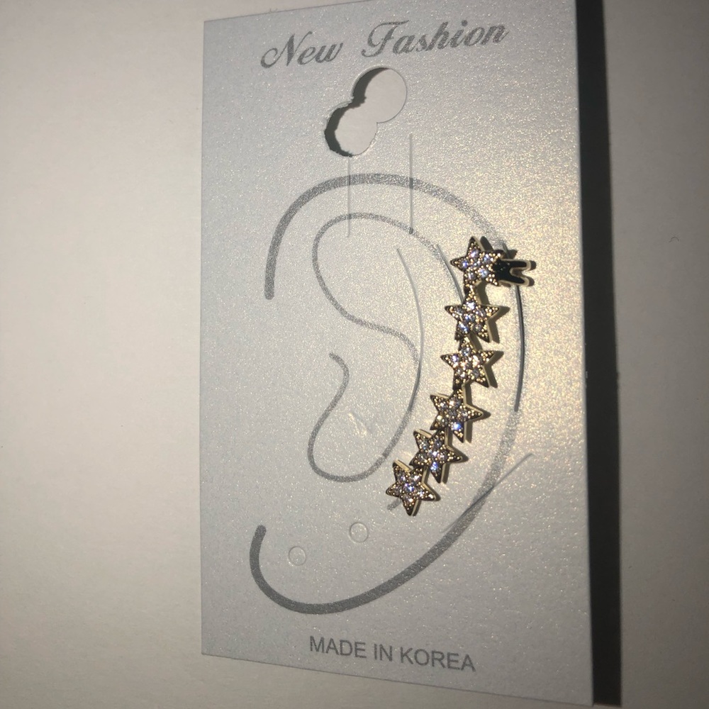 Earrings (Color: Gold)